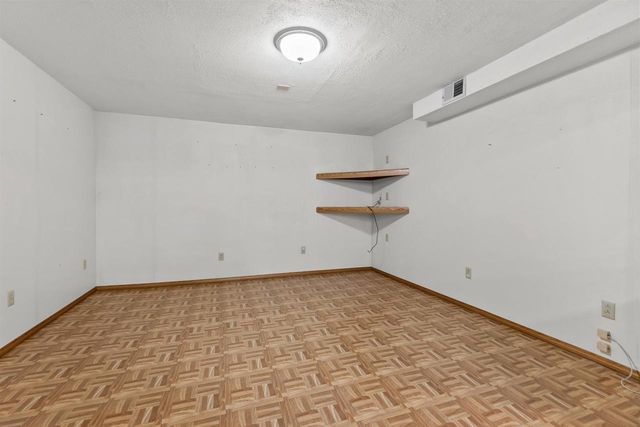 32 THISTLE DOWN COURT, Appleton, WI 54915