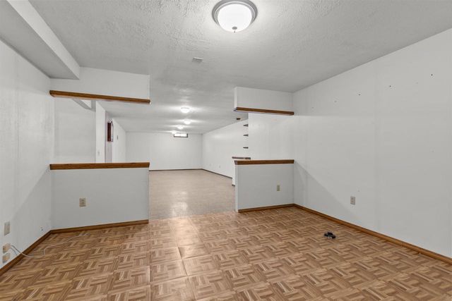 32 THISTLE DOWN COURT, Appleton, WI 54915