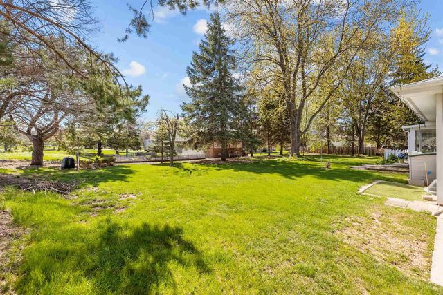32 THISTLE DOWN COURT, Appleton, WI 54915