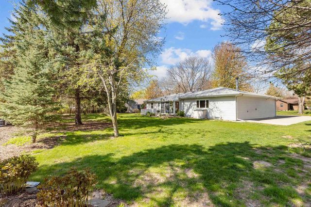 32 THISTLE DOWN COURT, Appleton, WI 54915
