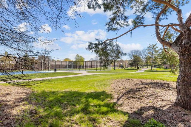 32 THISTLE DOWN COURT, Appleton, WI 54915