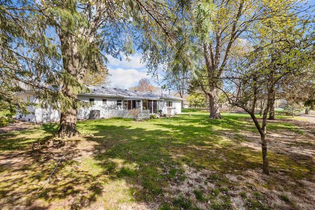 32 THISTLE DOWN COURT, Appleton, WI 54915