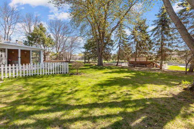 32 THISTLE DOWN COURT, Appleton, WI 54915