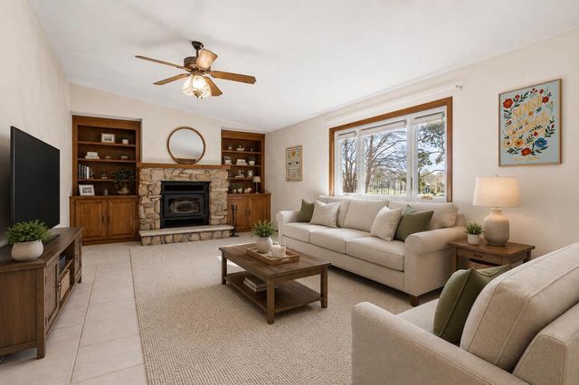 32 THISTLE DOWN COURT, Appleton, WI 54915