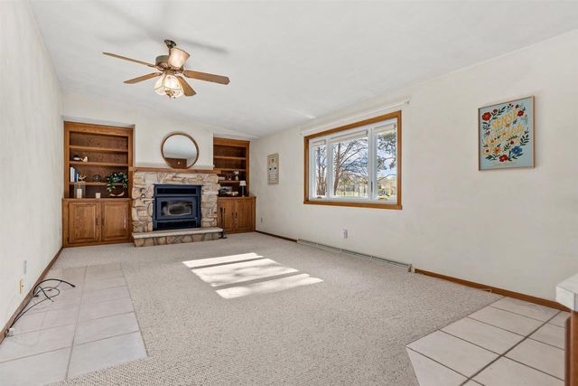 32 THISTLE DOWN COURT, Appleton, WI 54915