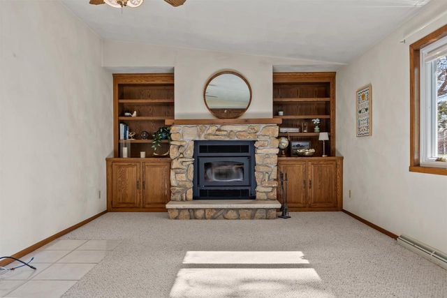 32 THISTLE DOWN COURT, Appleton, WI 54915