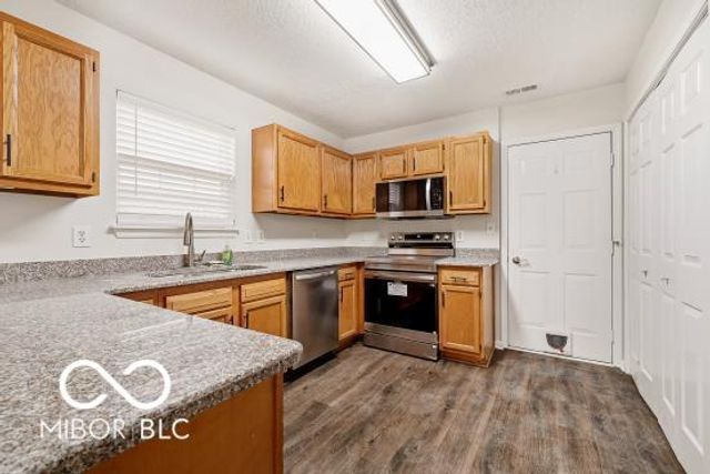 15201 Bird Watch Way, Noblesville, IN 46060