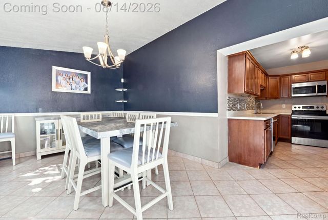475 Belanger Street, Grosse Pointe Farms, MI 48236