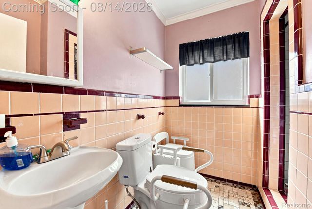 475 Belanger Street, Grosse Pointe Farms, MI 48236
