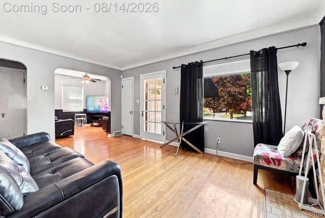 475 Belanger Street, Grosse Pointe Farms, MI 48236