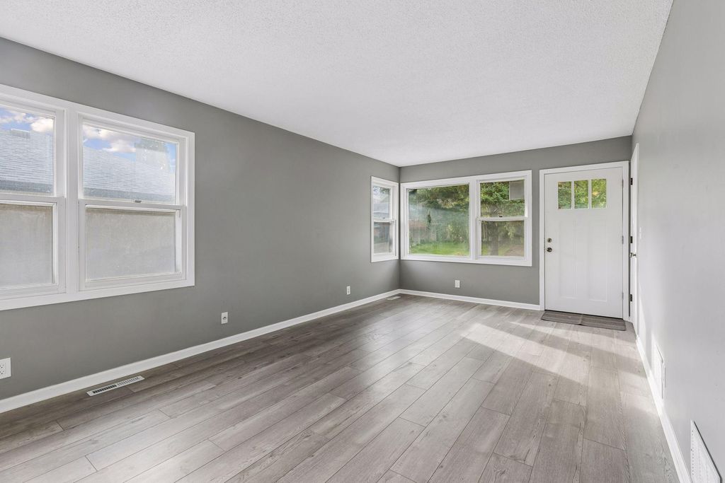1015 43 1/2 Avenue NE, Columbia Heights, MN 55421 — photo 5