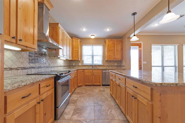 125 Walter WAY, Jarrell, TX 76537