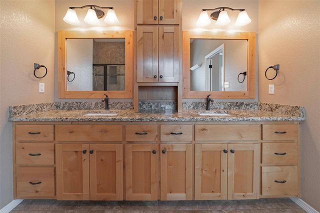 125 Walter WAY, Jarrell, TX 76537