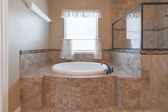 125 Walter WAY, Jarrell, TX 76537