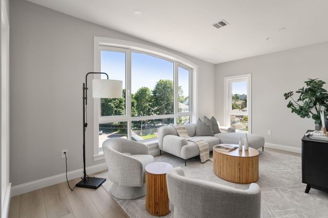 13 Wentworth Road 402, Quincy, MA 02170