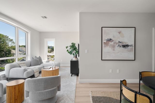 13 Wentworth Road 402, Quincy, MA 02170