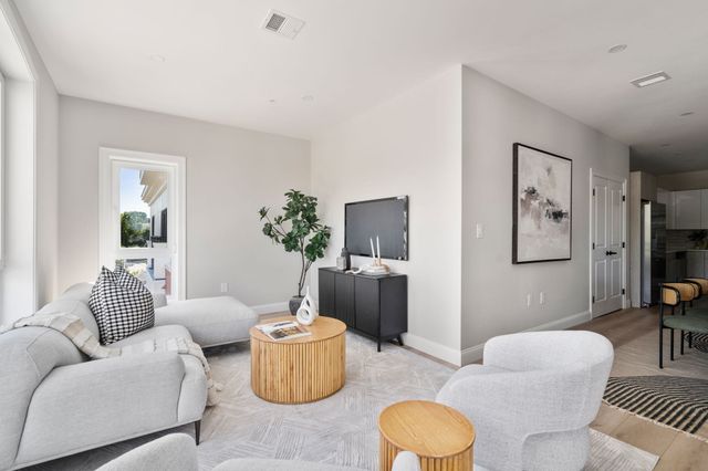 13 Wentworth Road 402, Quincy, MA 02170