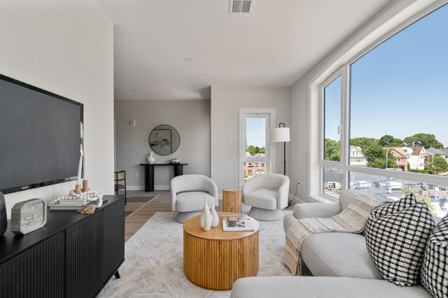 13 Wentworth Road 402, Quincy, MA 02170