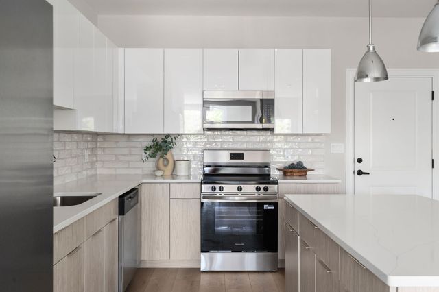 13 Wentworth Road 402, Quincy, MA 02170