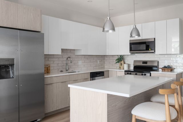 13 Wentworth Road 402, Quincy, MA 02170