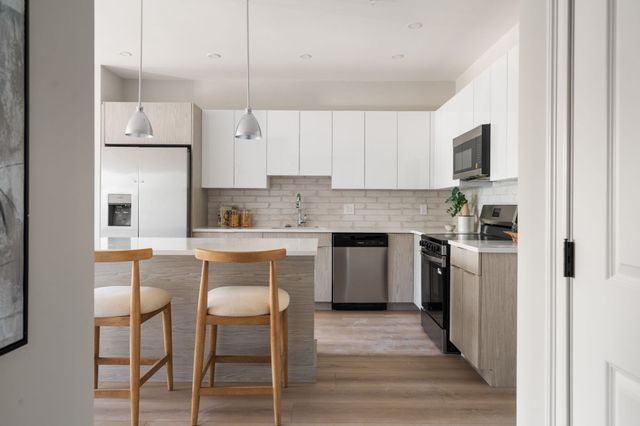 13 Wentworth Road 402, Quincy, MA 02170