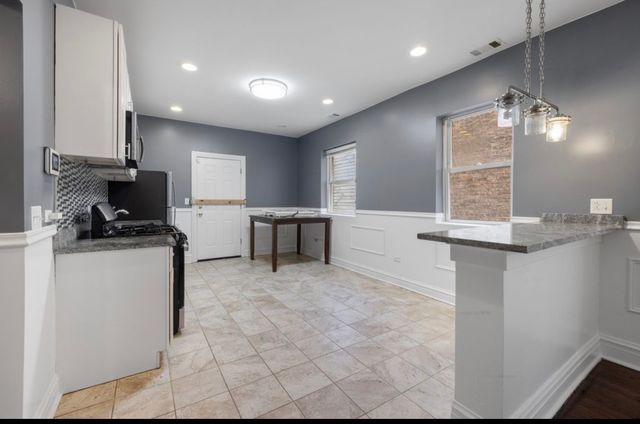 8222 S Maryland Avenue 3, Chicago, IL 60619