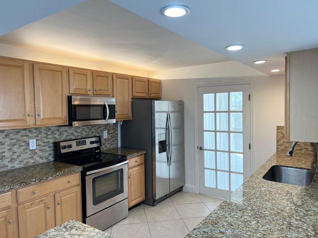 1000 Parkview Drive 831, Hallandale Beach, FL 33009