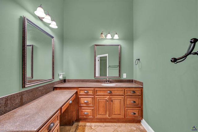 125 Pond Drive, Kathleen, GA 31047