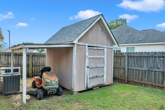 125 Pond Drive, Kathleen, GA 31047