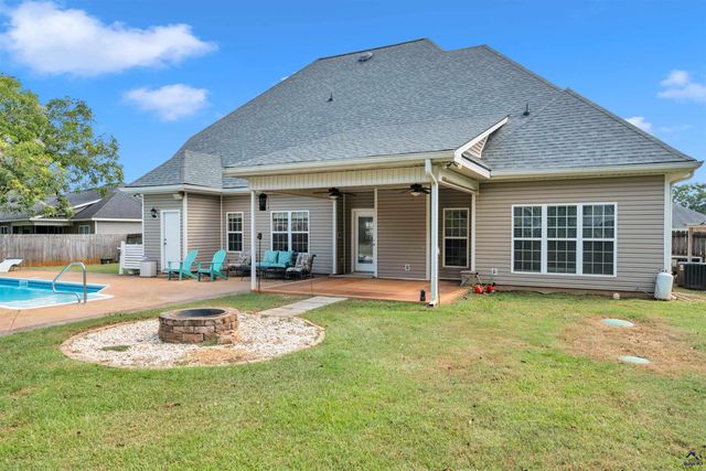 125 Pond Drive, Kathleen, GA 31047