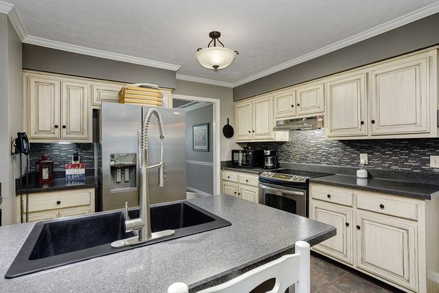 129 Baldridge Dr, Cottontown, TN 37048