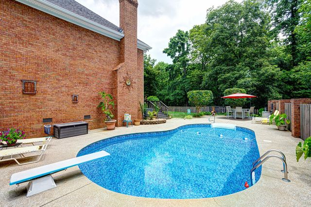 129 Baldridge Dr, Cottontown, TN 37048