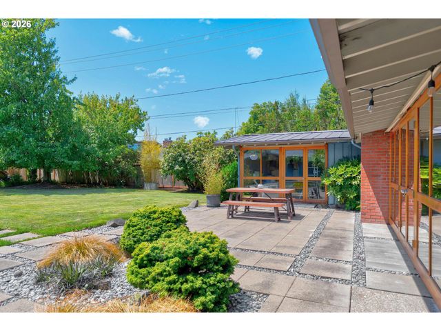 826 DELMAR Pl, Eugene, OR 97401