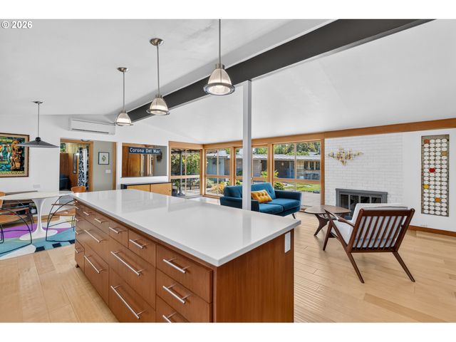 826 DELMAR Pl, Eugene, OR 97401
