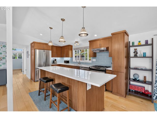 826 DELMAR Pl, Eugene, OR 97401