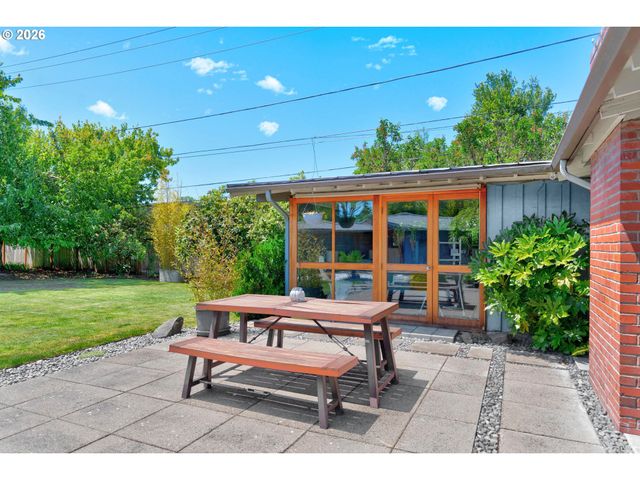 826 DELMAR Pl, Eugene, OR 97401