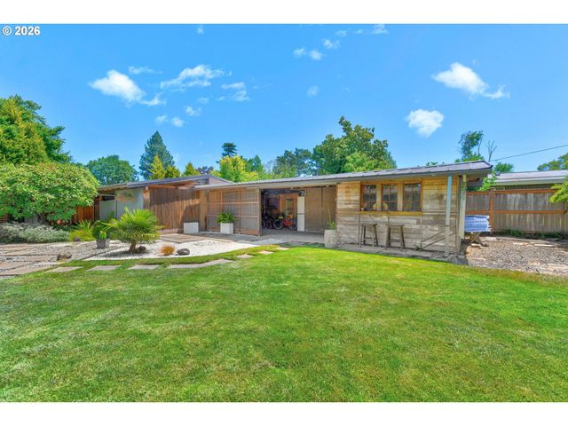 826 DELMAR Pl, Eugene, OR 97401