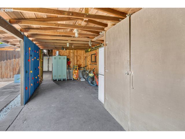 826 DELMAR Pl, Eugene, OR 97401