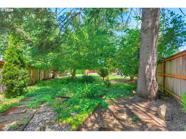 826 DELMAR Pl, Eugene, OR 97401
