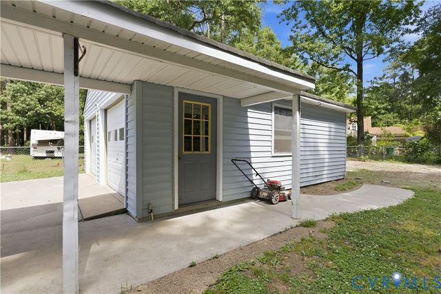 5616 Annette Dr, Sandston, VA 23150