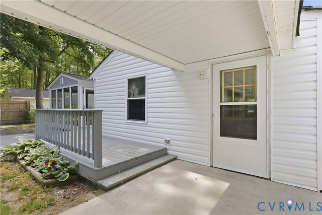 5616 Annette Dr, Sandston, VA 23150
