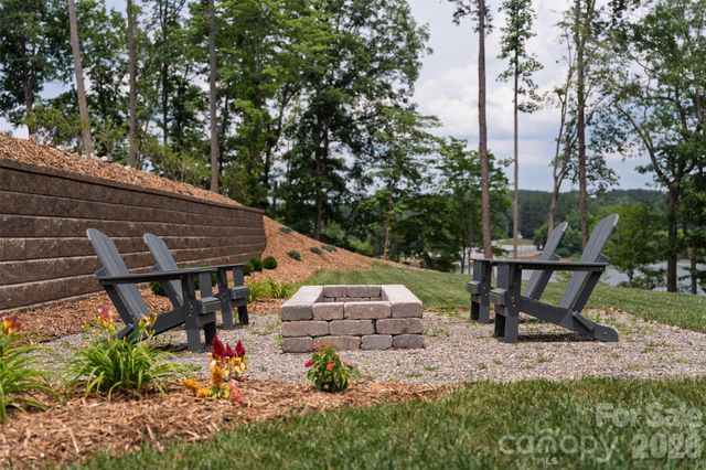 5764 Lake Pointe Drive, Granite Falls, NC 28630