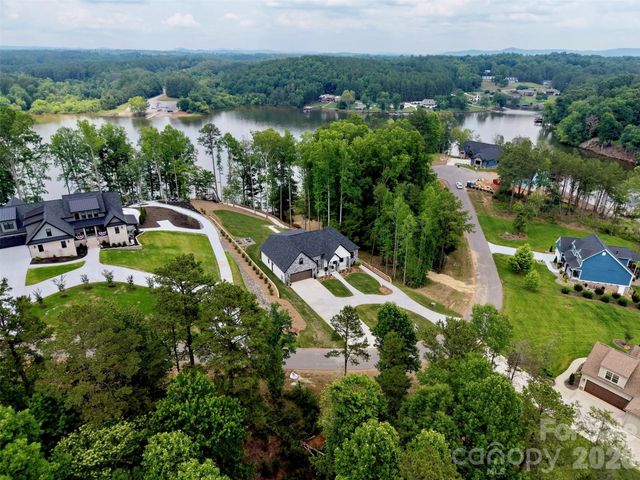 5764 Lake Pointe Drive, Granite Falls, NC 28630