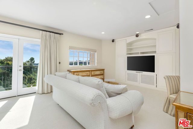 1922 Bel Air Road, Los Angeles, CA 90077