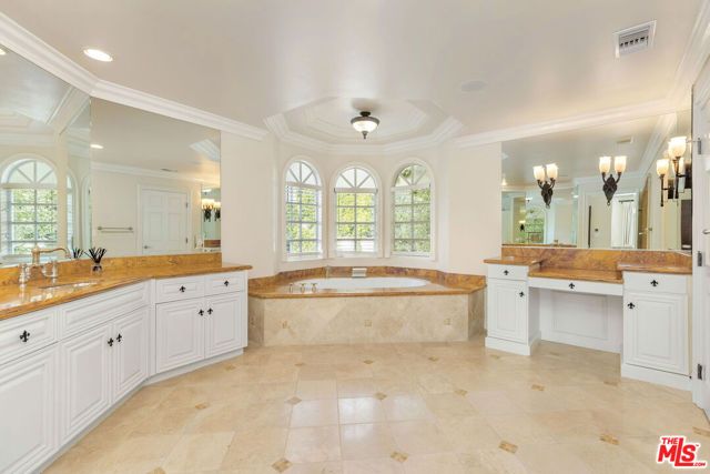 1922 Bel Air Road, Los Angeles, CA 90077