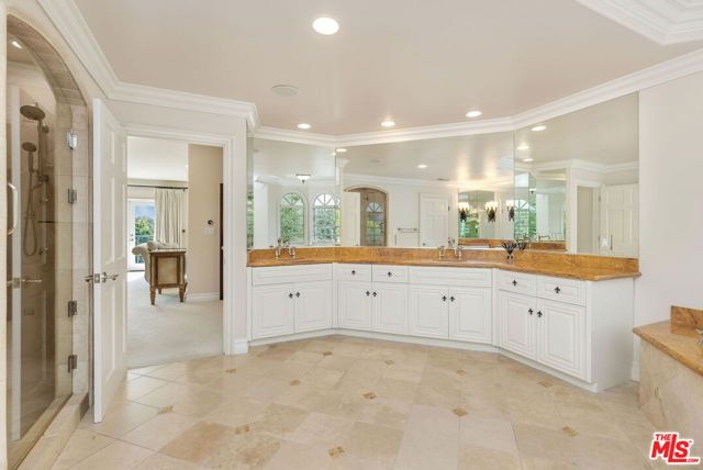1922 Bel Air Road, Los Angeles, CA 90077