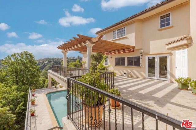 1922 Bel Air Road, Los Angeles, CA 90077