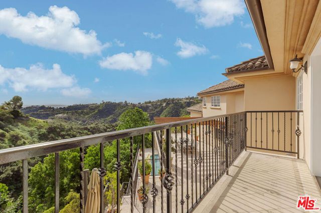 1922 Bel Air Road, Los Angeles, CA 90077