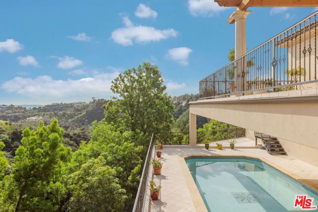 1922 Bel Air Road, Los Angeles, CA 90077