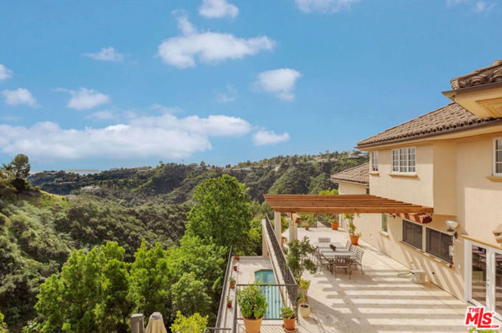 1922 Bel Air Road, Los Angeles, CA 90077